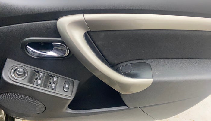 2021 Renault Duster RXZ 1.5 PETROL MT, Petrol, Manual, 56,423 km, Driver Side Door Panels Control