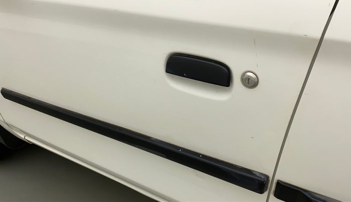 2017 Maruti Alto K10 VXI, Petrol, Manual, 34,853 km, Front passenger door - Minor scratches