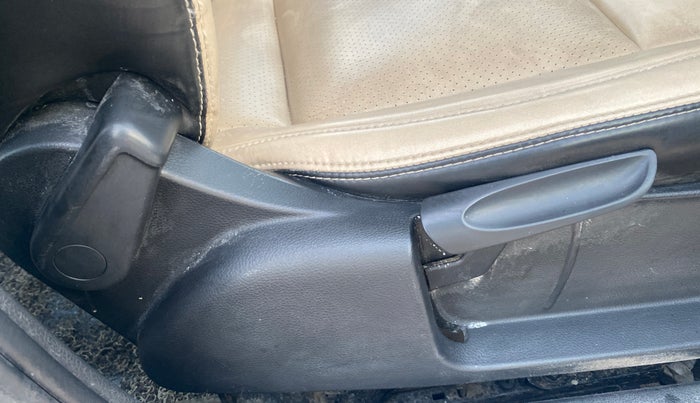 2018 Skoda Rapid AMBITION 1.6 MPI MT, Petrol, Manual, 81,480 km, Driver Side Adjustment Panel