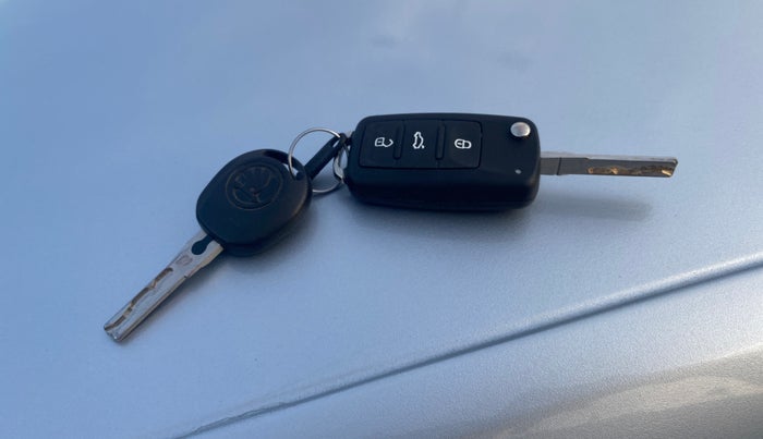 2018 Skoda Rapid AMBITION 1.6 MPI MT, Petrol, Manual, 81,480 km, Key Close Up