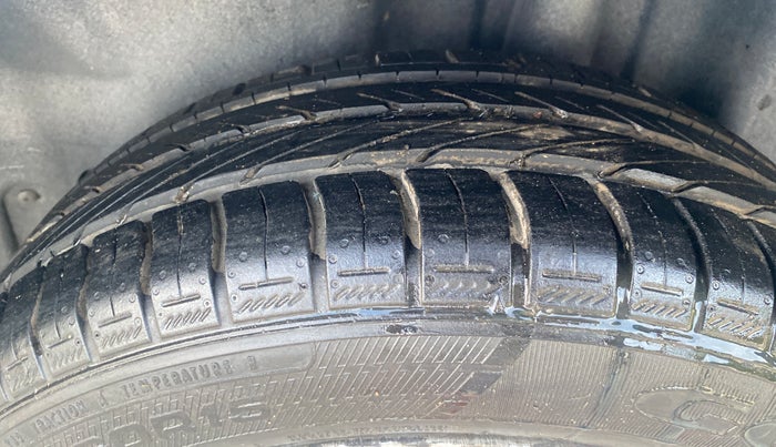 2018 Skoda Rapid AMBITION 1.6 MPI MT, Petrol, Manual, 81,480 km, Left Rear Tyre Tread