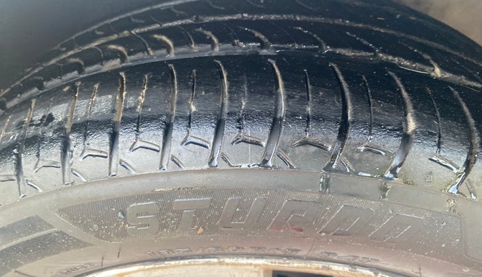 2018 Skoda Rapid AMBITION 1.6 MPI MT, Petrol, Manual, 81,480 km, Left Front Tyre Tread