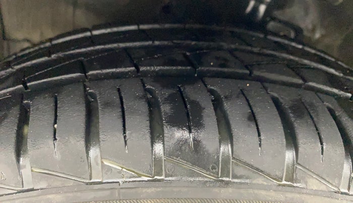 2015 Maruti Celerio ZXI AMT, Petrol, Automatic, 52,174 km, Left Front Tyre Tread