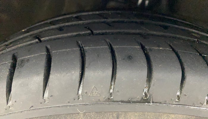 2015 Maruti Celerio ZXI AMT, Petrol, Automatic, 52,174 km, Right Front Tyre Tread