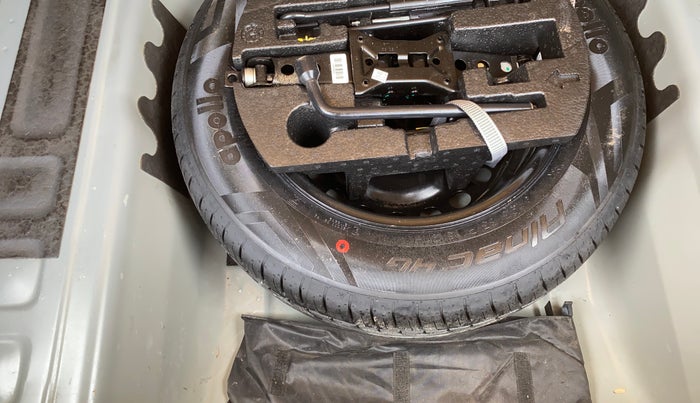 2023 Volkswagen VIRTUS TOPLINE TSI 1.0 MT, Petrol, Manual, 50,814 km, Spare Tyre