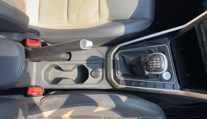 2023 Volkswagen VIRTUS TOPLINE TSI 1.0 MT, Petrol, Manual, 50,814 km, Gear Lever