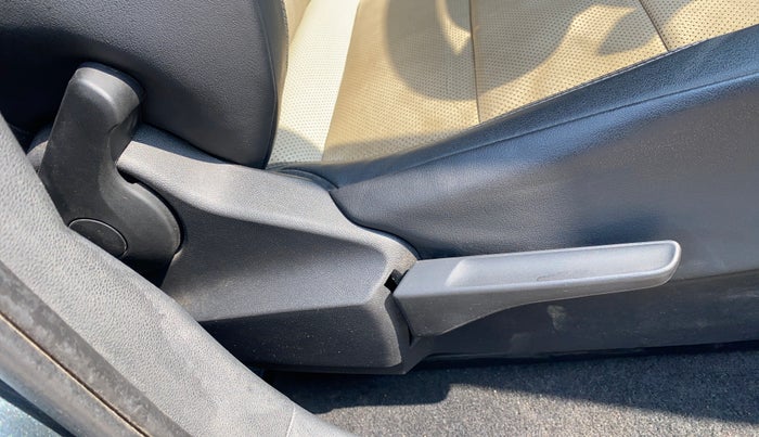 2023 Volkswagen VIRTUS TOPLINE TSI 1.0 MT, Petrol, Manual, 50,814 km, Driver Side Adjustment Panel