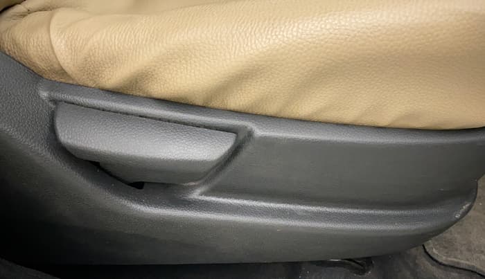 2015 Hyundai Eon MAGNA +, Petrol, Manual, 22,220 km, Driver Side Adjustment Panel