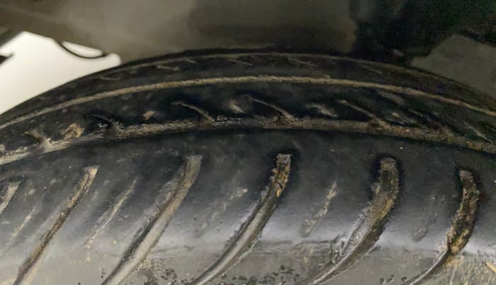 2015 Hyundai Eon MAGNA +, Petrol, Manual, 22,220 km, Left Front Tyre Tread