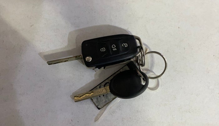 2021 Tata Tiago XT PETROL, Petrol, Manual, 22,544 km, Key Close Up