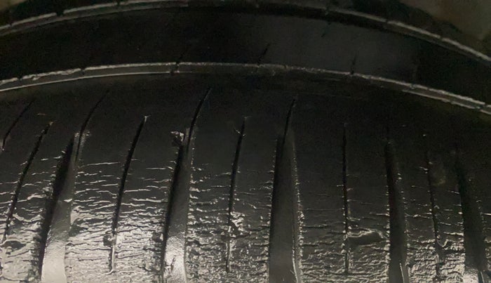 2017 Honda Brio S MT, Petrol, Manual, 77,997 km, Left Front Tyre Tread