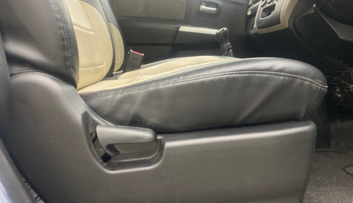 2013 Maruti Wagon R 1.0 LXI CNG, CNG, Manual, 14,611 km, Driver Side Adjustment Panel