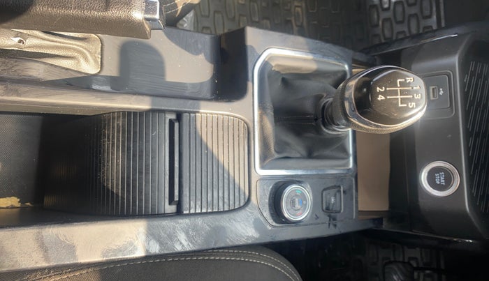 2021 Renault Kiger RXZ MT, Petrol, Manual, 36,774 km, Gear Lever