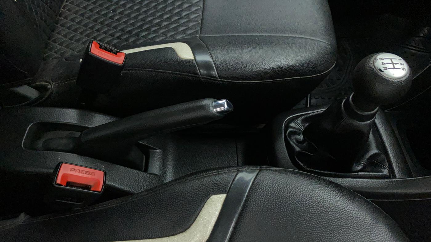 2015 Maruti Swift VXI D, Petrol, Manual, 24,955 km, Gear Lever