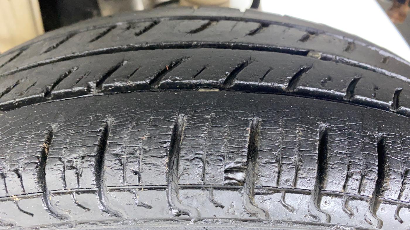2013 Maruti Alto 800 LXI, Petrol, Manual, 24,636 km, Left Rear Tyre Tread