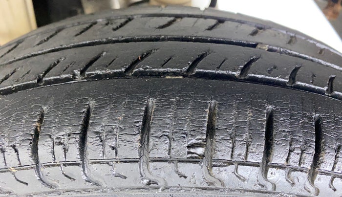 2013 Maruti Alto 800 LXI, Petrol, Manual, 24,636 km, Left Rear Tyre Tread