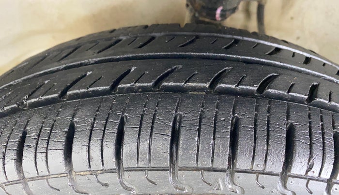 2013 Maruti Alto 800 LXI, Petrol, Manual, 24,636 km, Left Front Tyre Tread