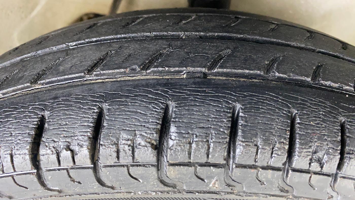 2013 Maruti Alto 800 LXI, Petrol, Manual, 24,636 km, Right Front Tyre Tread