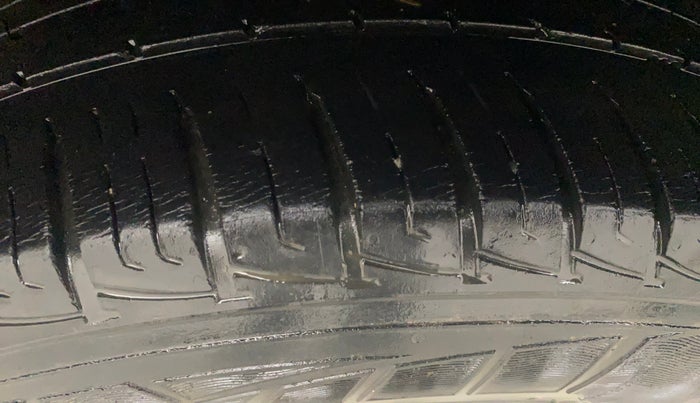 2017 Maruti Vitara Brezza LDI (O), Diesel, Manual, 48,403 km, Right Rear Tyre Tread