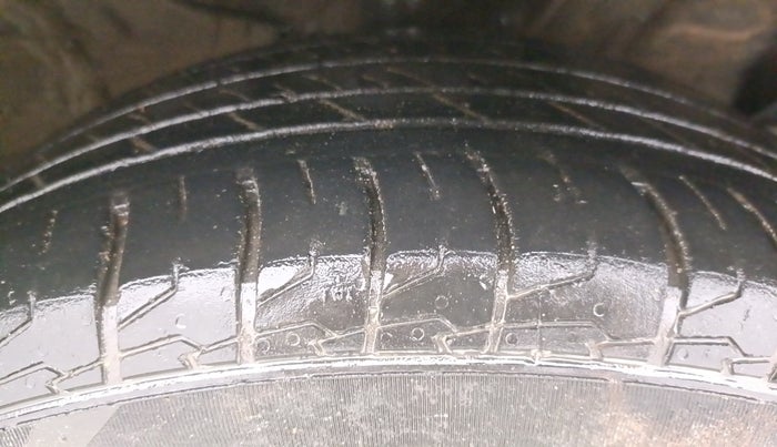 2024 KIA SELTOS  HTX 1.5 PETROL MT, Petrol, Manual, 50,460 km, Right Front Tyre Tread