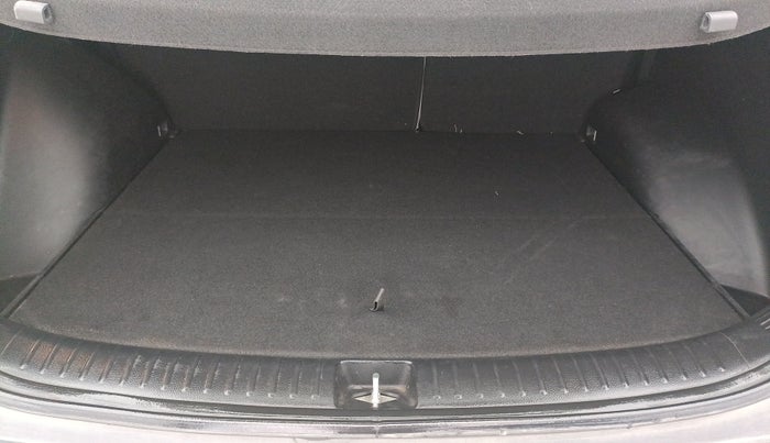 2024 KIA SELTOS  HTX 1.5 PETROL MT, Petrol, Manual, 50,460 km, Boot Inside