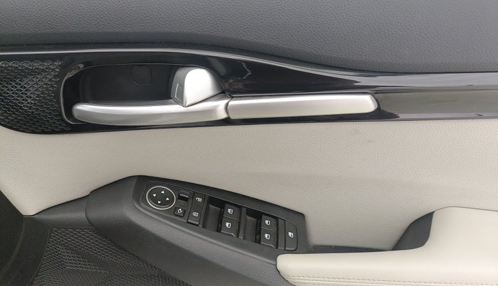 2024 KIA SELTOS  HTX 1.5 PETROL MT, Petrol, Manual, 50,460 km, Driver Side Door Panels Control