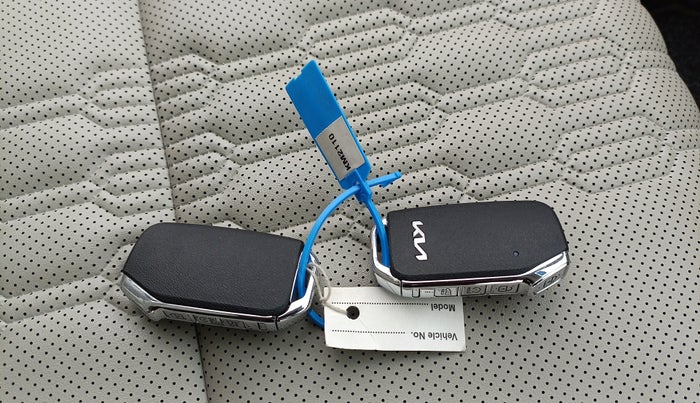 2024 KIA SELTOS  HTX 1.5 PETROL MT, Petrol, Manual, 50,460 km, Key Close Up