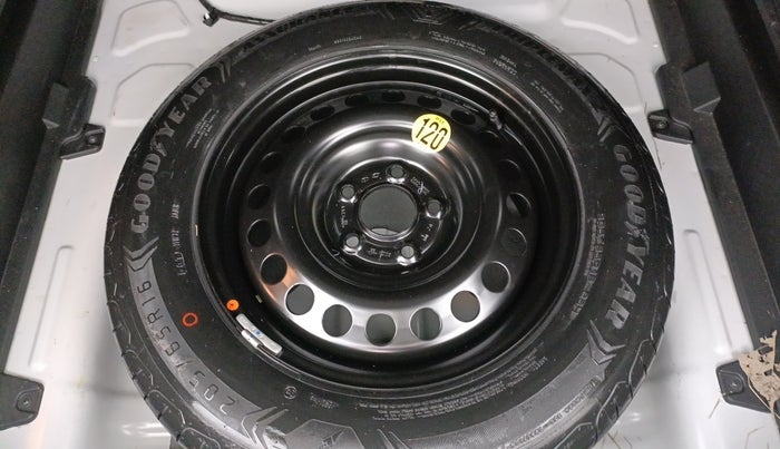 2024 KIA SELTOS  HTX 1.5 PETROL MT, Petrol, Manual, 50,460 km, Spare Tyre