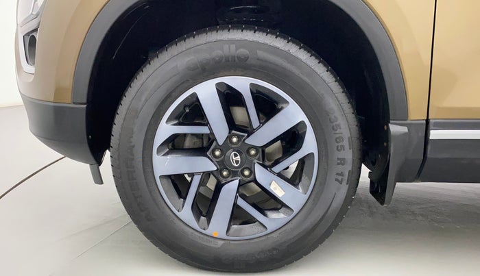 2022 Tata Harrier XZA PLUS JET 2.0L, Diesel, Automatic, 12,943 km, Left Front Wheel
