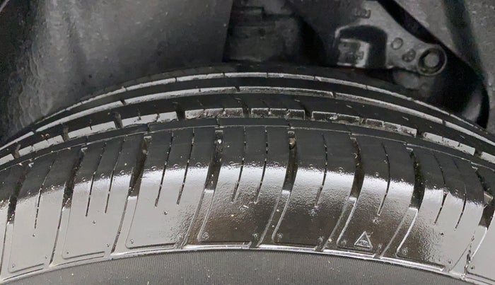2022 Tata Harrier XZA PLUS JET 2.0L, Diesel, Automatic, 12,943 km, Right Rear Tyre Tread