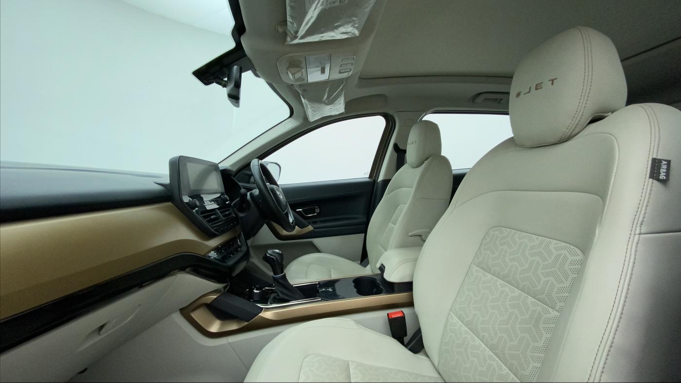2022 Tata Harrier XZA PLUS JET 2.0L, Diesel, Automatic, 12,943 km, Right Side Front Door Cabin