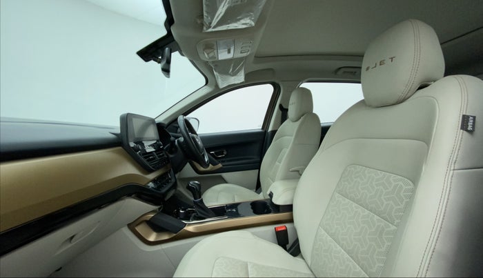 2022 Tata Harrier XZA PLUS JET 2.0L, Diesel, Automatic, 12,943 km, Right Side Front Door Cabin