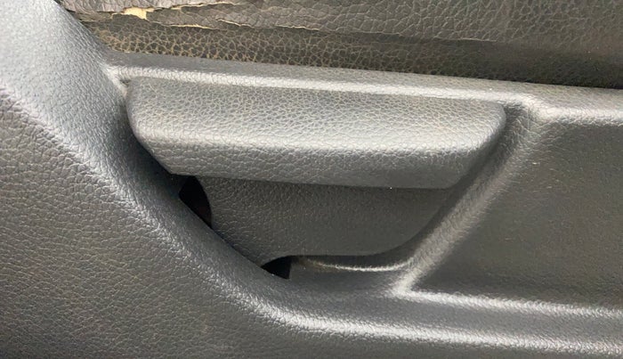 2016 Hyundai Eon ERA +, Petrol, Manual, 66,317 km, Driver Side Adjustment Panel