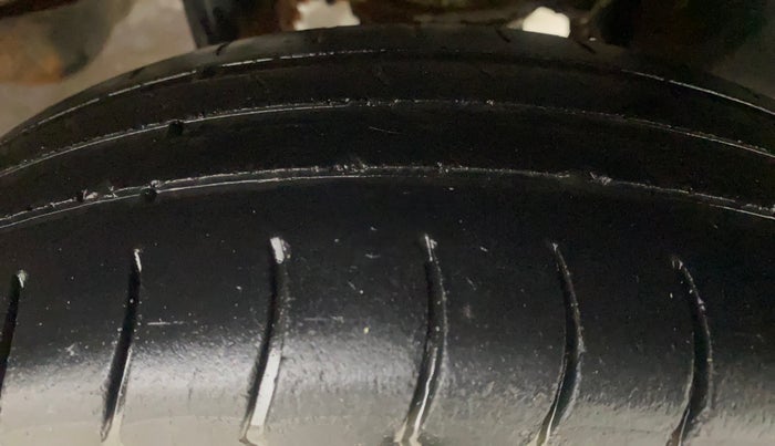 2016 Hyundai Eon ERA +, Petrol, Manual, 66,317 km, Left Rear Tyre Tread