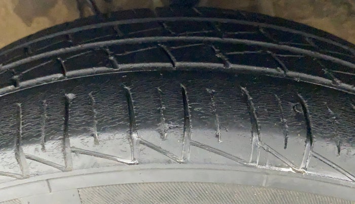 2020 Maruti Alto VXI, Petrol, Manual, 34,993 km, Left Front Tyre Tread