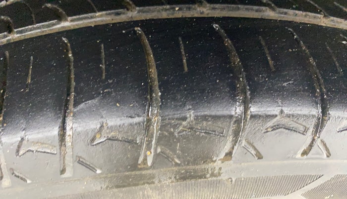 2014 Maruti Wagon R Stingray VXI, Petrol, Manual, 63,088 km, Left Rear Tyre Tread