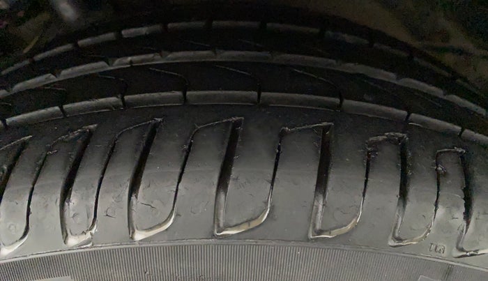 2012 Volkswagen Passat HIGHLINE DSG, Diesel, Automatic, 49,304 km, Left Front Tyre Tread