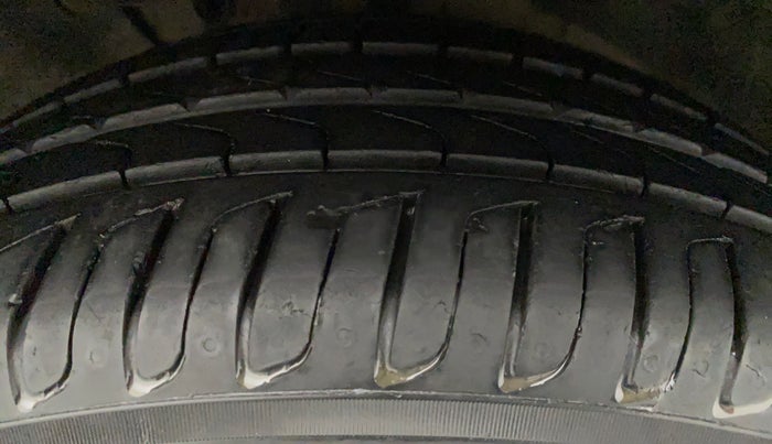 2012 Volkswagen Passat HIGHLINE DSG, Diesel, Automatic, 49,304 km, Right Front Tyre Tread