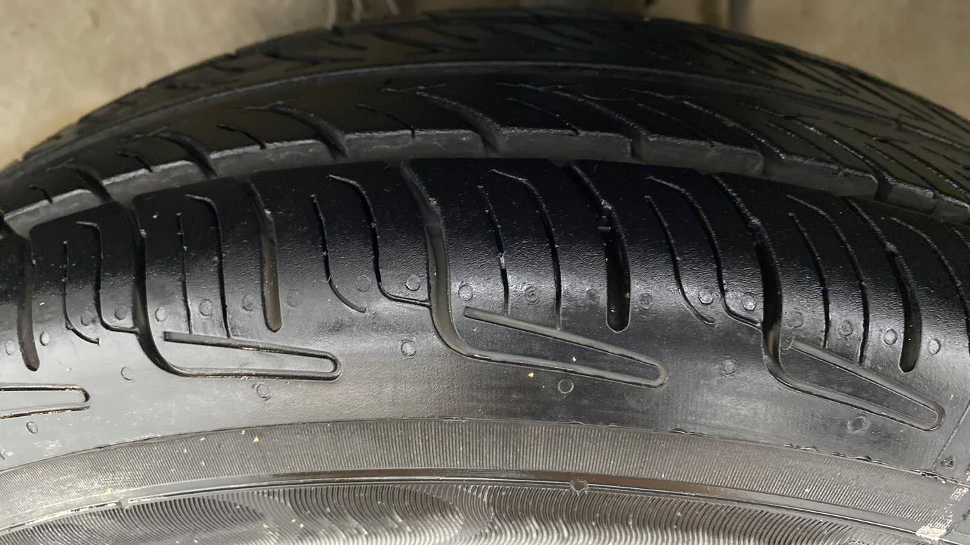 2020 Maruti Alto LXI, Petrol, Manual, 39,372 km, Left Front Tyre Tread