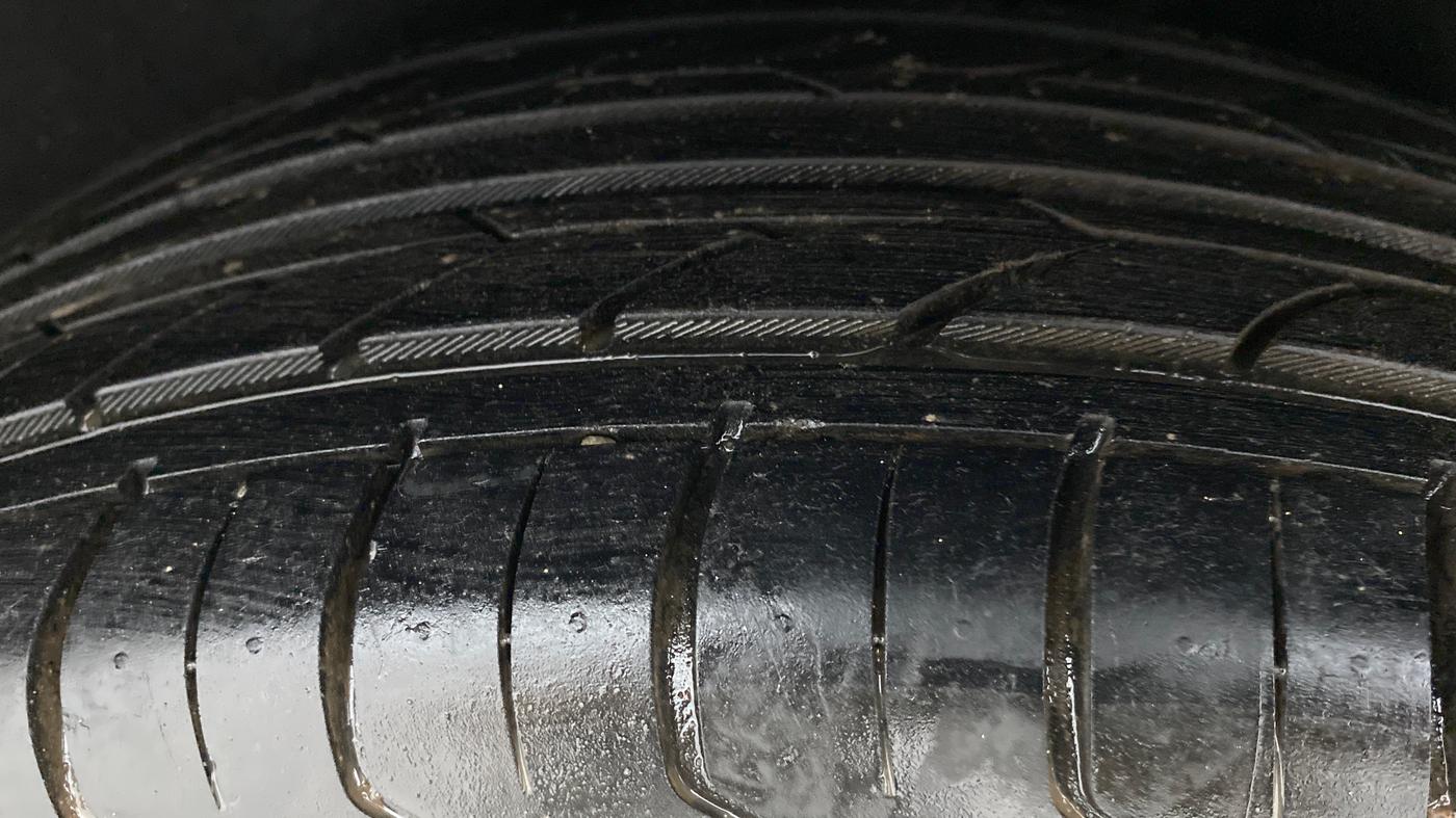 2014 Ford Ecosport 1.5 TITANIUM TI VCT AT, Petrol, Automatic, 49,396 km, Left Rear Tyre Tread