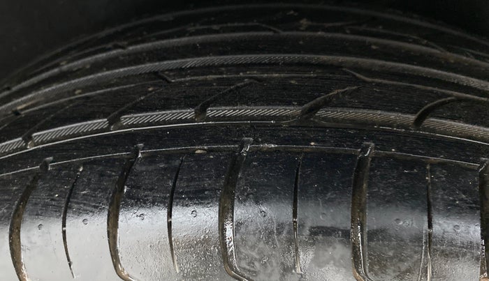 2014 Ford Ecosport 1.5 TITANIUM TI VCT AT, Petrol, Automatic, 49,396 km, Left Rear Tyre Tread