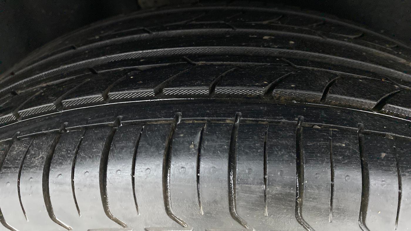 2014 Ford Ecosport 1.5 TITANIUM TI VCT AT, Petrol, Automatic, 49,396 km, Right Rear Tyre Tread