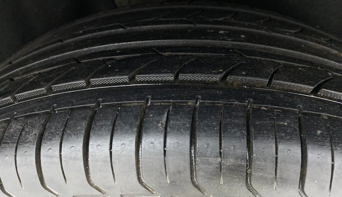 2014 Ford Ecosport 1.5 TITANIUM TI VCT AT, Petrol, Automatic, 49,396 km, Right Rear Tyre Tread