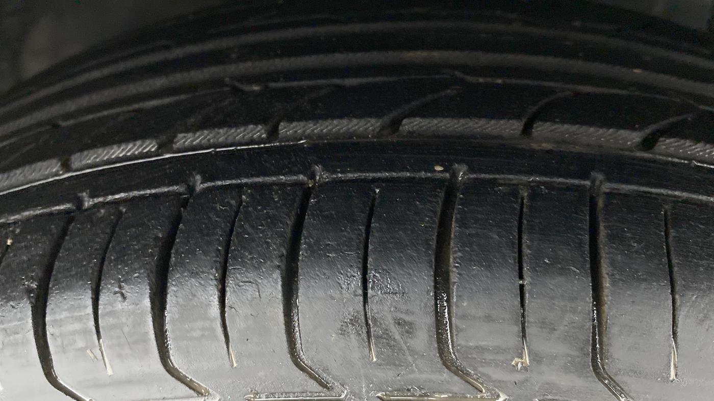 2014 Ford Ecosport 1.5 TITANIUM TI VCT AT, Petrol, Automatic, 49,396 km, Right Front Tyre Tread