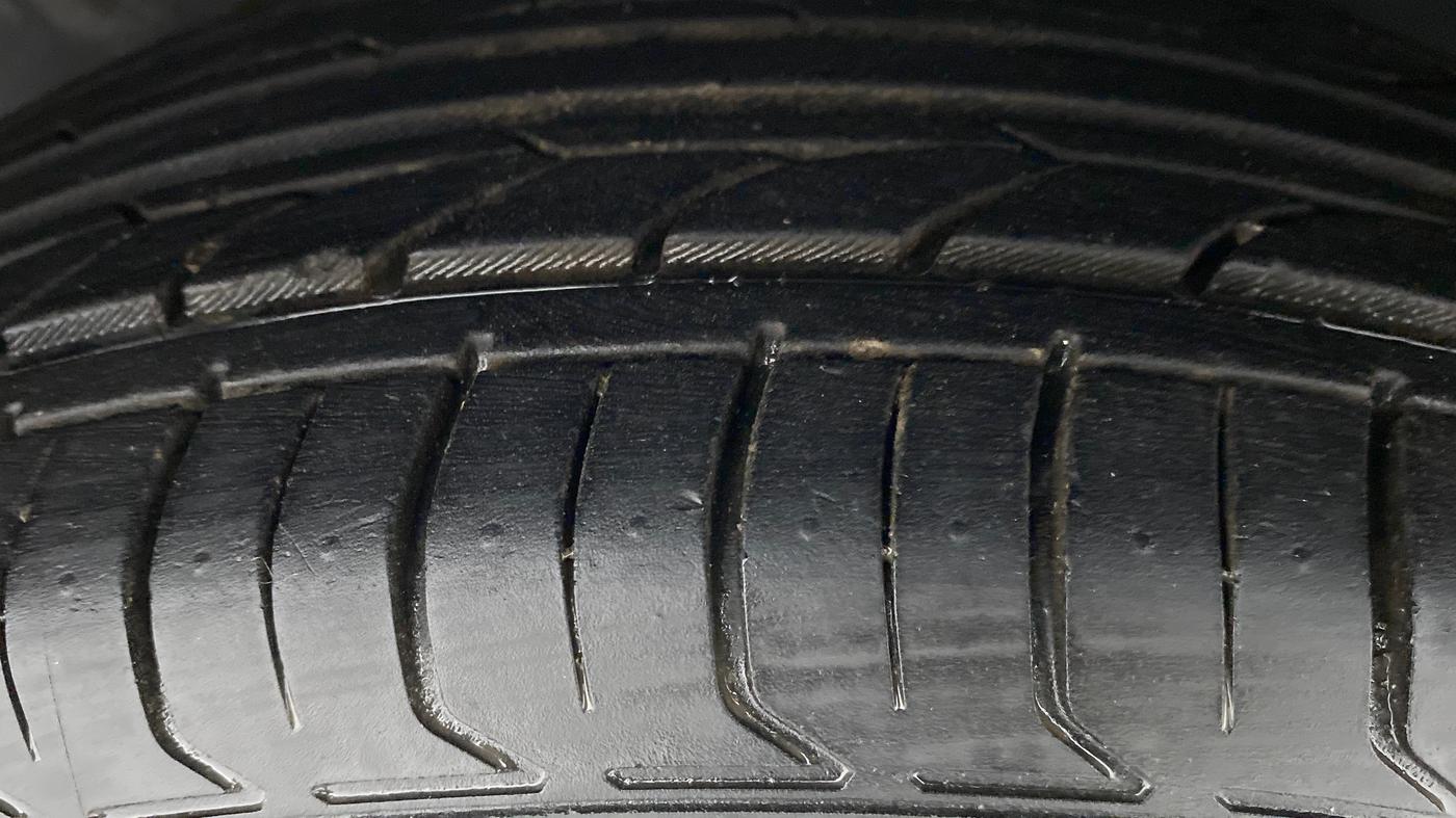 2014 Ford Ecosport 1.5 TITANIUM TI VCT AT, Petrol, Automatic, 49,396 km, Left Front Tyre Tread