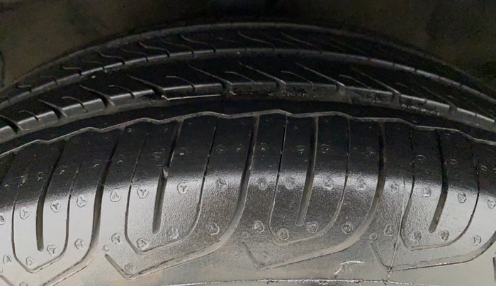 2011 Hyundai i20 MAGNA O 1.2, Petrol, Manual, 24,554 km, Left Front Tyre Tread