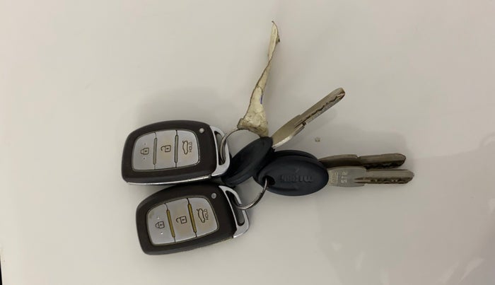 2014 Hyundai Xcent SX 1.2, Petrol, Manual, 48,042 km, Key Close Up