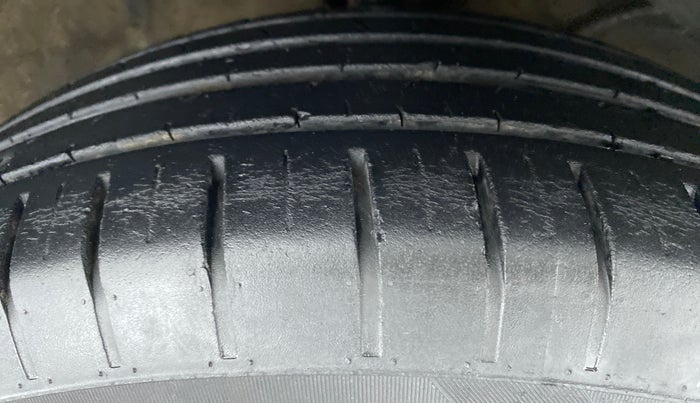 2018 Maruti Swift ZXI (AMT), Petrol, Automatic, 39,183 km, Right Front Tyre Tread