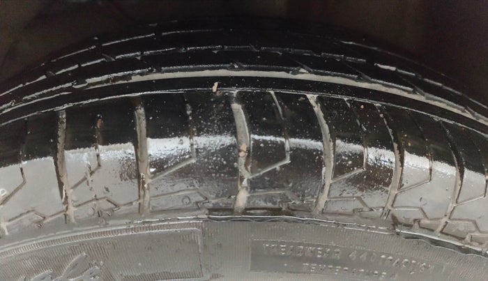 2018 Maruti Baleno DELTA PETROL 1.2, Petrol, Manual, 53,369 km, Left Front Tyre Tread