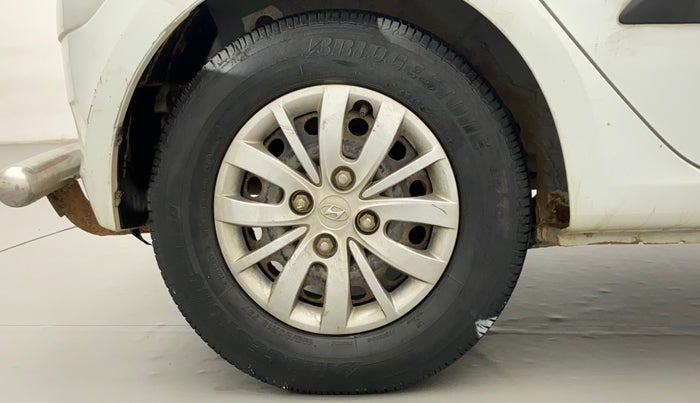 2013 Hyundai i10 MAGNA 1.1, CNG, Manual, 15,740 km, Right Rear Wheel
